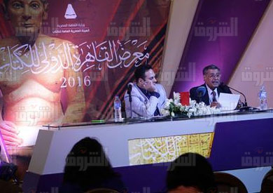 كاتبات الإمارات وشاعر البحرين ضيوف ندوات «معرض الكتاب» اليوم - تصوير: احمد عبد الفتاح
